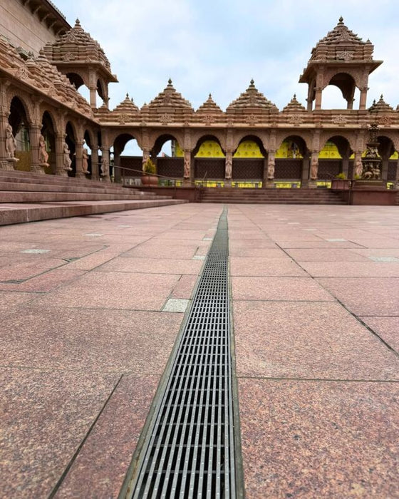 ACO K100 KlassikDrain trench drain in a historic district paving
